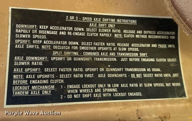 image for item DO0440 1983 International 1724 dump truck