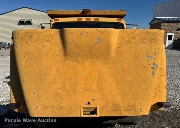 image for item DO0440 1983 International 1724 dump truck
