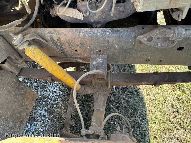 image for item DO0440 1983 International 1724 dump truck