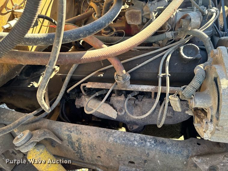 image for item DO0440 1983 International 1724 dump truck