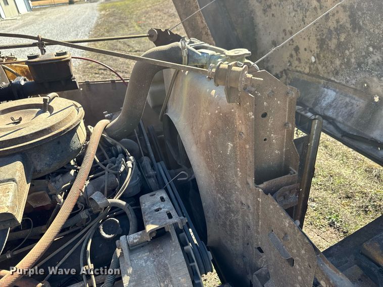 image for item DO0440 1983 International 1724 dump truck