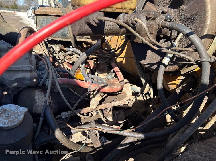 image for item DO0440 1983 International 1724 dump truck