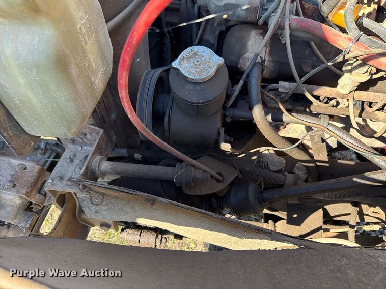 image for item DO0440 1983 International 1724 dump truck