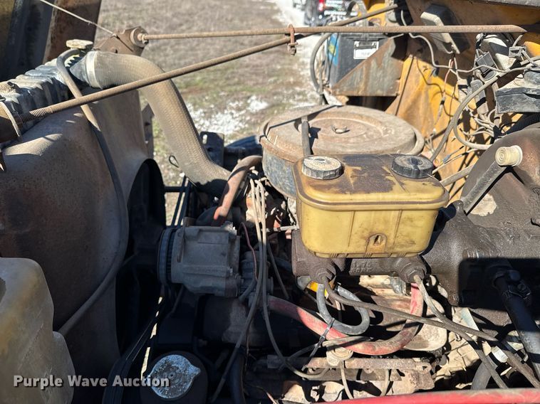 image for item DO0440 1983 International 1724 dump truck