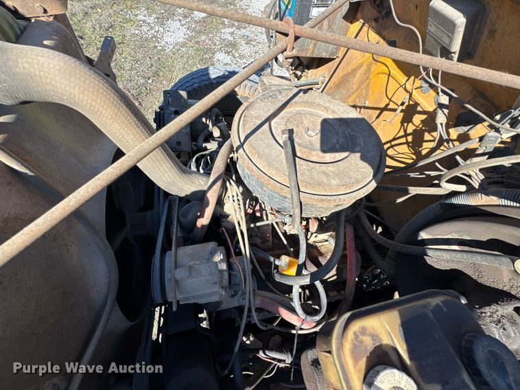 image for item DO0440 1983 International 1724 dump truck