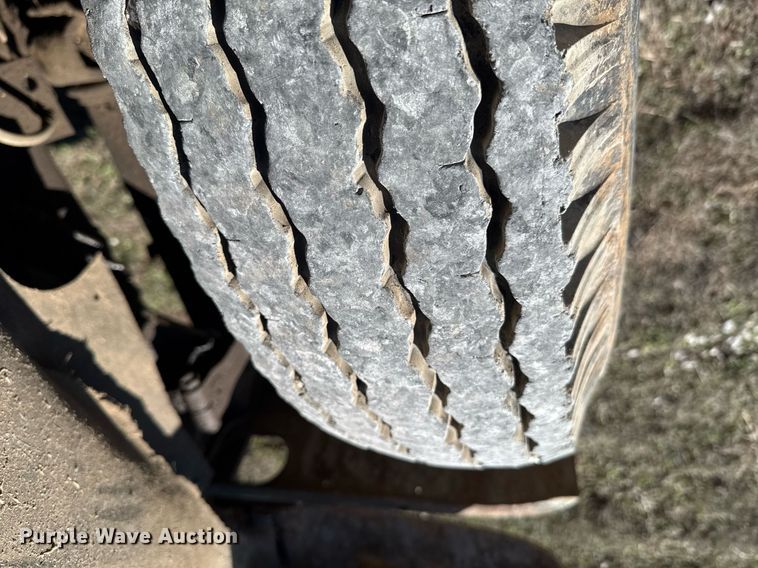 image for item DO0440 1983 International 1724 dump truck