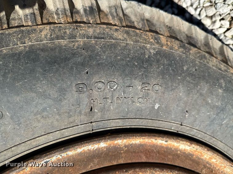 image for item DO0440 1983 International 1724 dump truck