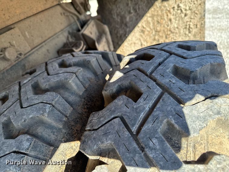 image for item DO0440 1983 International 1724 dump truck