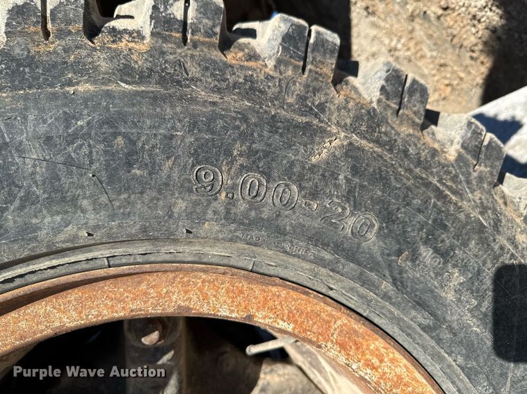 image for item DO0440 1983 International 1724 dump truck