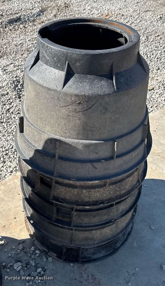 image for item DO0441 (16) water meter covers