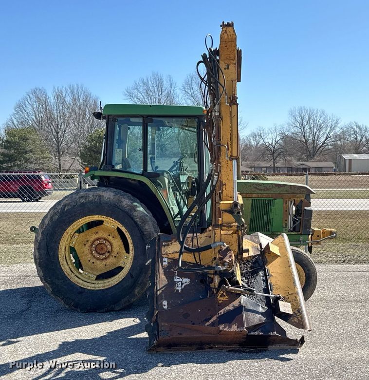 image for item DO0444 2002 John Deere 6405 tractor