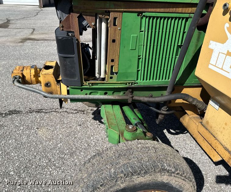 image for item DO0444 2002 John Deere 6405 tractor