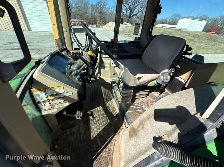 image for item DO0444 2002 John Deere 6405 tractor