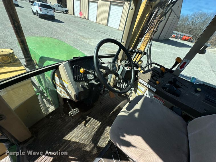 image for item DO0444 2002 John Deere 6405 tractor