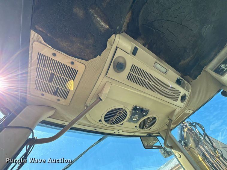 image for item DO0444 2002 John Deere 6405 tractor