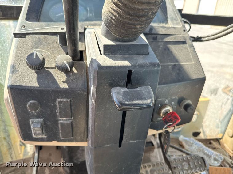 image for item DO0444 2002 John Deere 6405 tractor