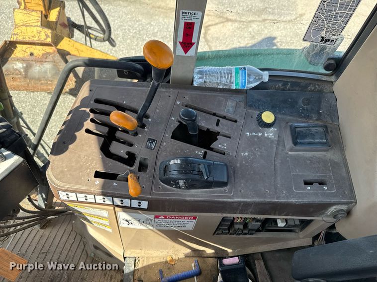 image for item DO0444 2002 John Deere 6405 tractor