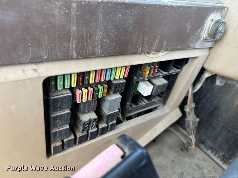 image for item DO0444 2002 John Deere 6405 tractor