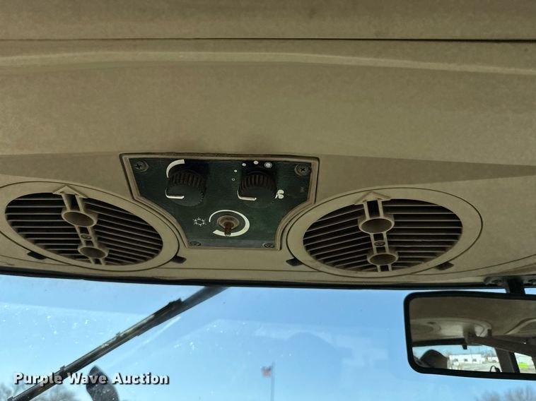 image for item DO0444 2002 John Deere 6405 tractor