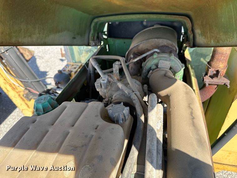 image for item DO0444 2002 John Deere 6405 tractor