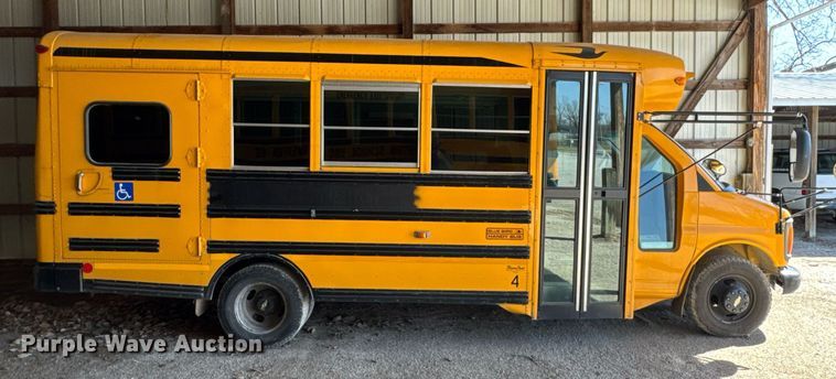 image for item DO0447 2002 Chevrolet Express school bus