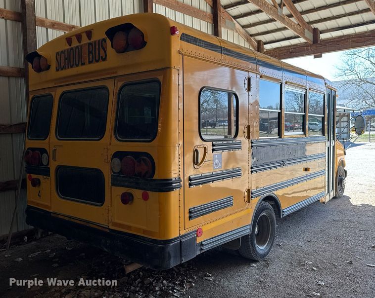 image for item DO0447 2002 Chevrolet Express school bus