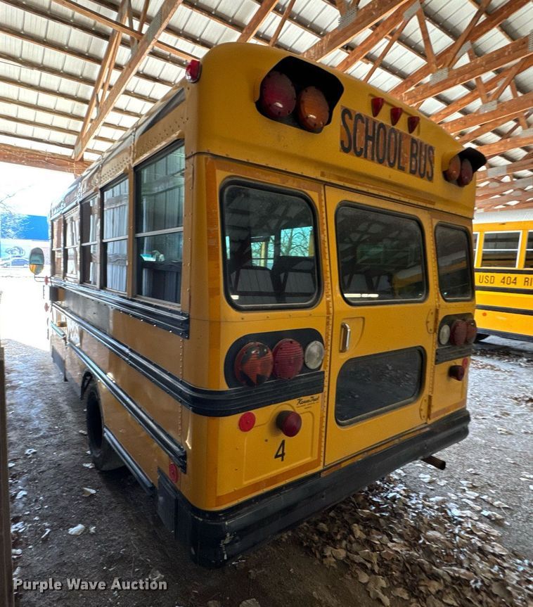 image for item DO0447 2002 Chevrolet Express school bus