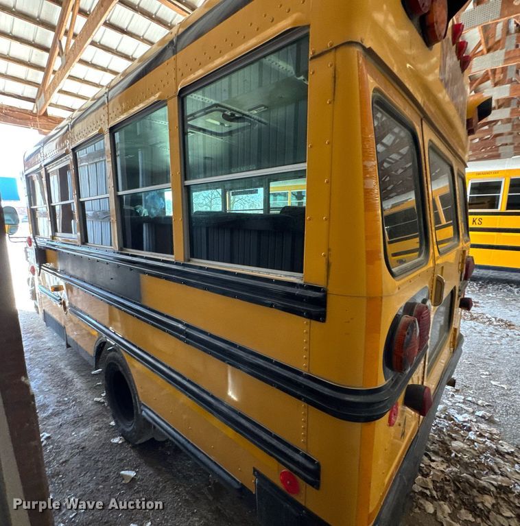image for item DO0447 2002 Chevrolet Express school bus