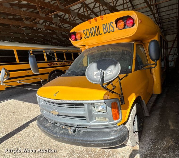 image for item DO0447 2002 Chevrolet Express school bus