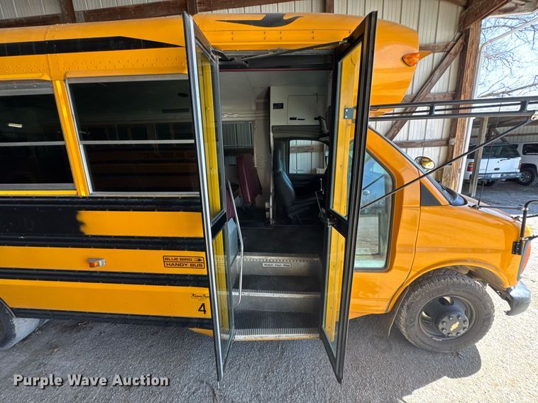 image for item DO0447 2002 Chevrolet Express school bus