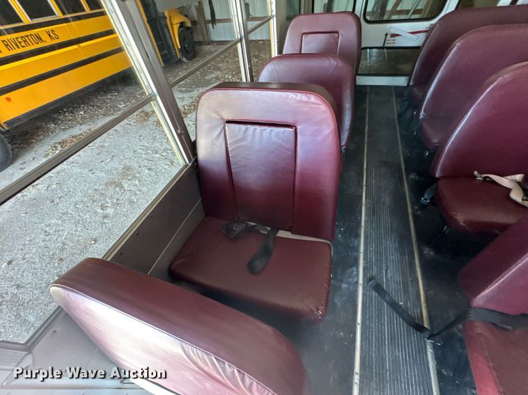 image for item DO0447 2002 Chevrolet Express school bus