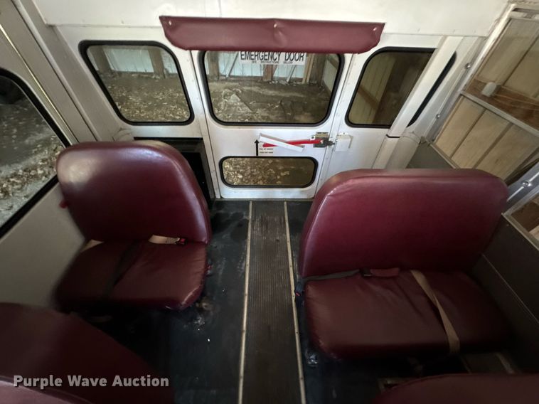 image for item DO0447 2002 Chevrolet Express school bus