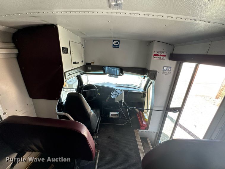 image for item DO0447 2002 Chevrolet Express school bus