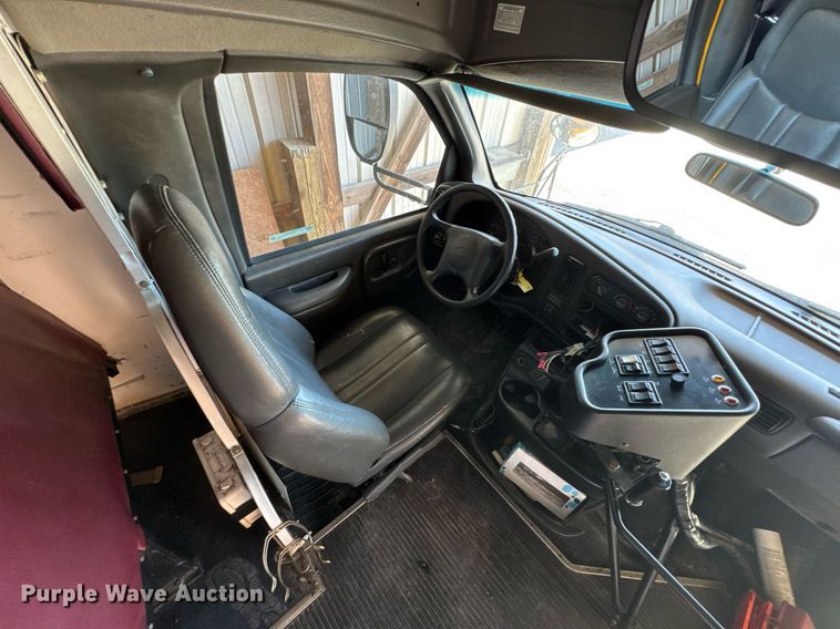 image for item DO0447 2002 Chevrolet Express school bus