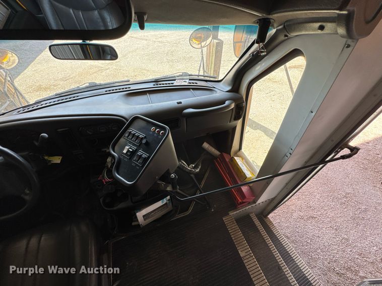 image for item DO0447 2002 Chevrolet Express school bus