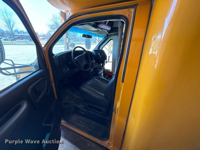 image for item DO0447 2002 Chevrolet Express school bus