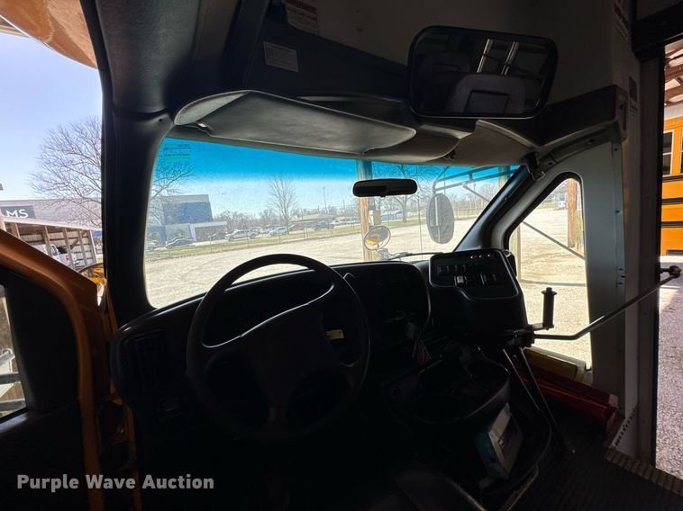 image for item DO0447 2002 Chevrolet Express school bus