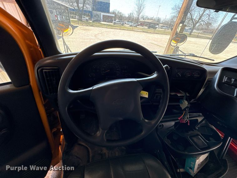 image for item DO0447 2002 Chevrolet Express school bus
