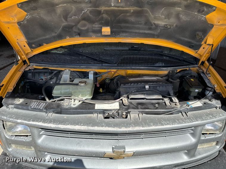 image for item DO0447 2002 Chevrolet Express school bus