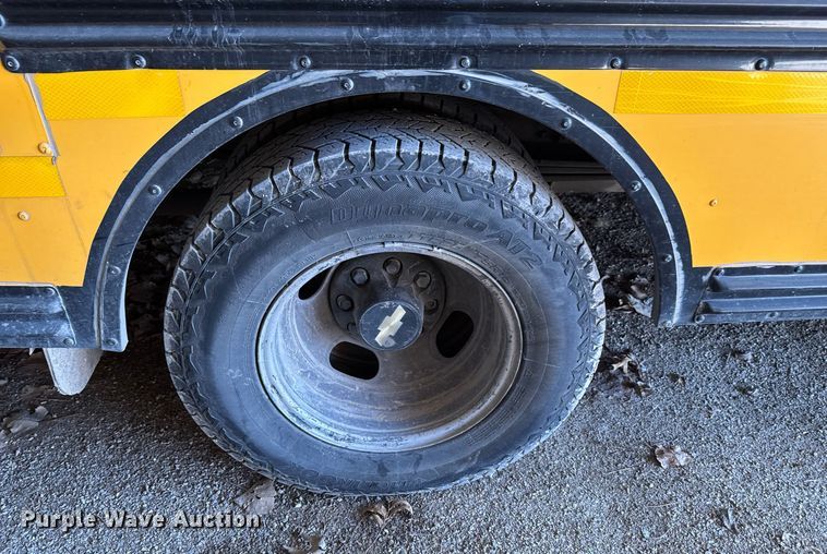 image for item DO0447 2002 Chevrolet Express school bus