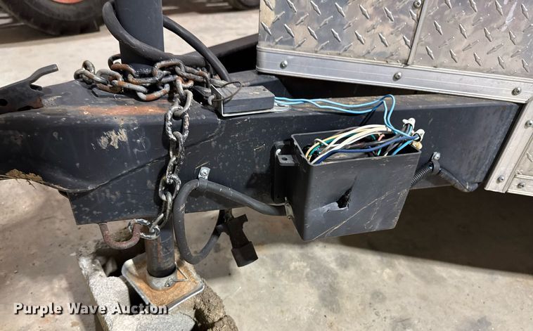 image for item DO0693 2016 Lark United Manufacturing enclosed cargo trailer