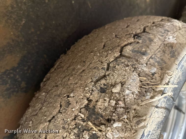 image for item DO0693 2016 Lark United Manufacturing enclosed cargo trailer