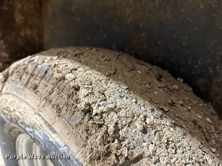 image for item DO0693 2016 Lark United Manufacturing enclosed cargo trailer