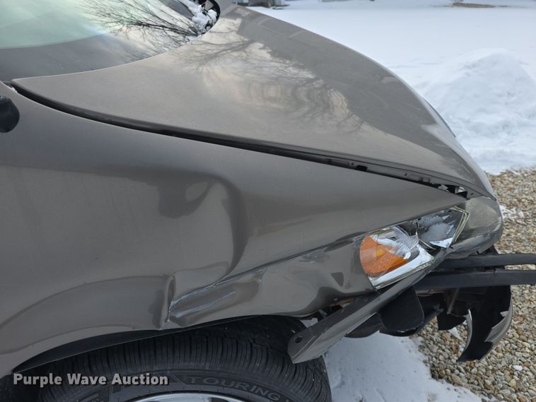 image for item DO7768 2004 Chevrolet Venture van