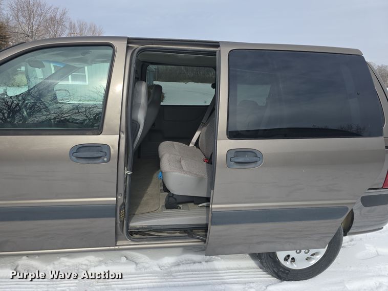 image for item DO7768 2004 Chevrolet Venture van