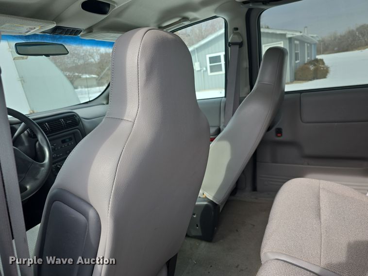 image for item DO7768 2004 Chevrolet Venture van