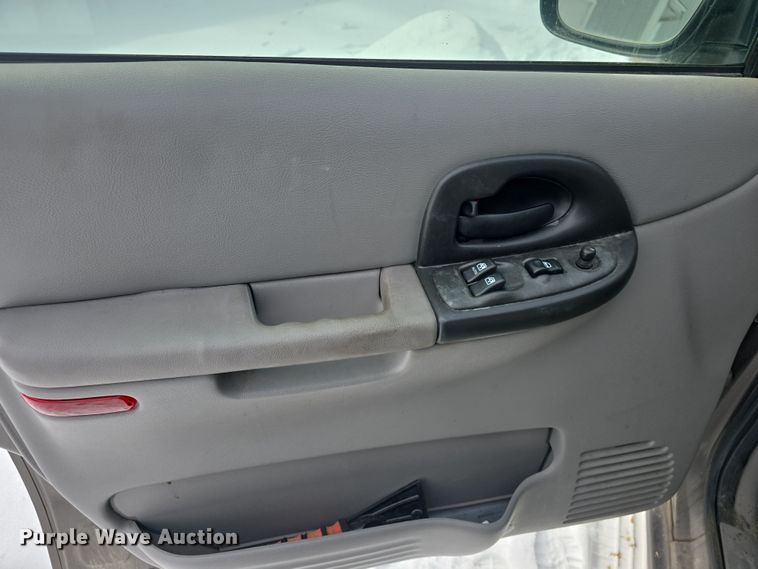 image for item DO7768 2004 Chevrolet Venture van