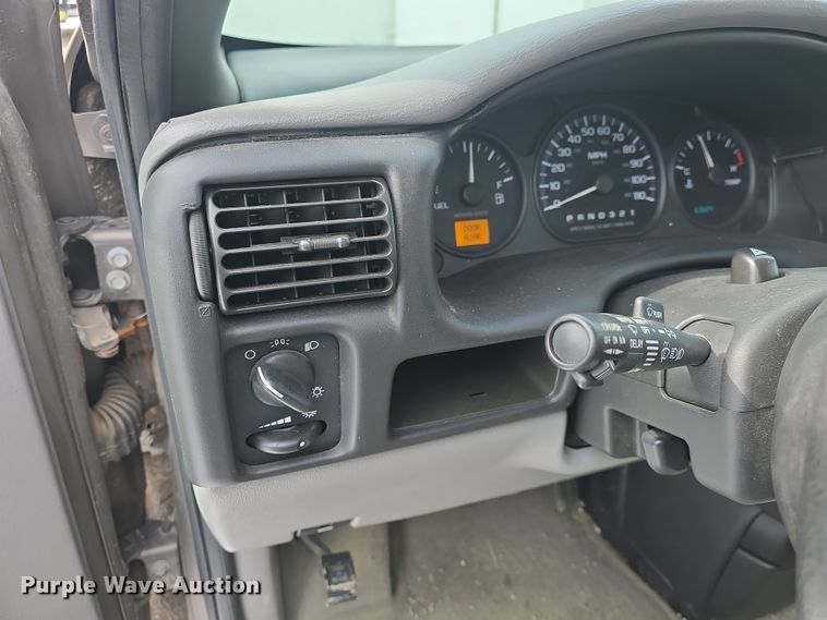 image for item DO7768 2004 Chevrolet Venture van