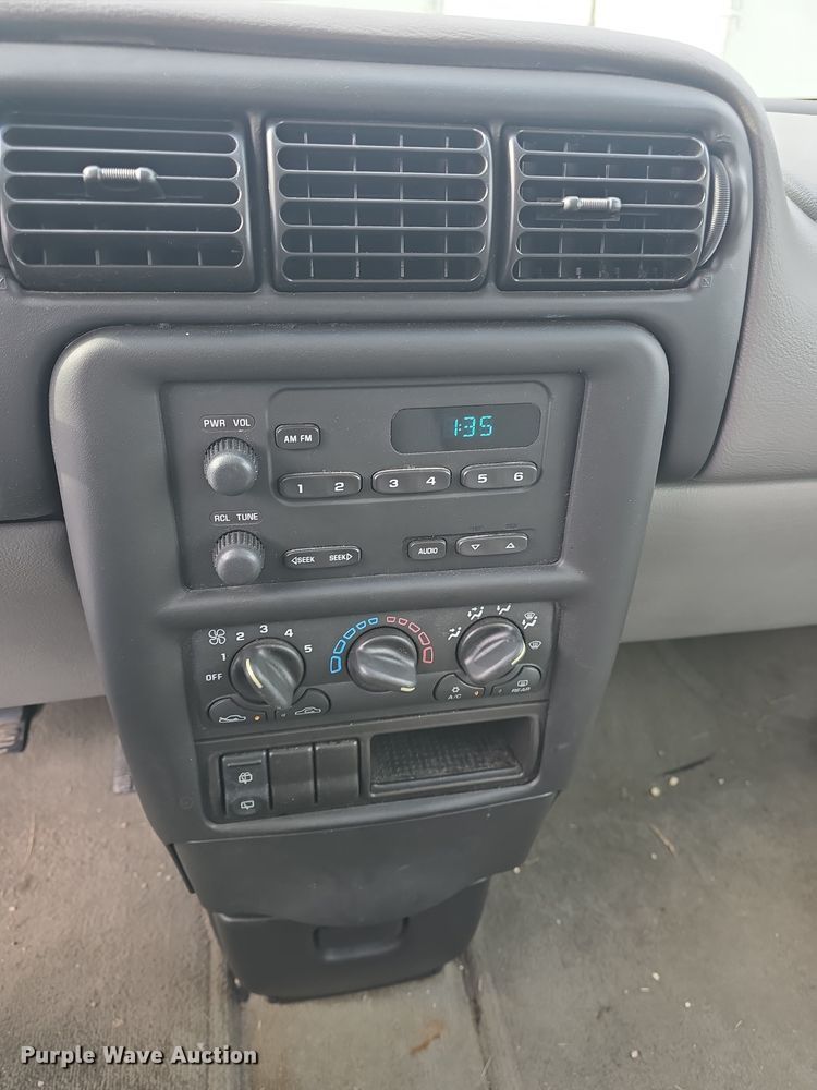 image for item DO7768 2004 Chevrolet Venture van