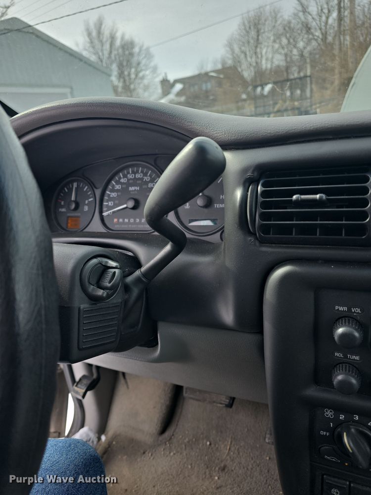 image for item DO7768 2004 Chevrolet Venture van